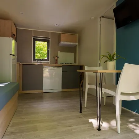 Camping Vittel مكان تخييم فيتيل