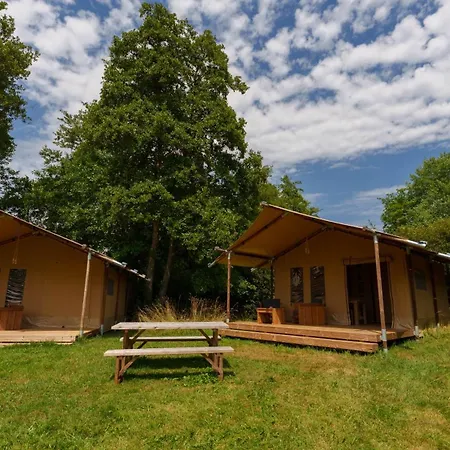 Camping Vittel مكان تخييم 3*