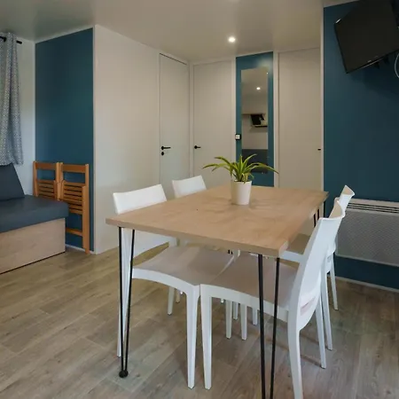 Camping Vittel مكان تخييم فيتيل